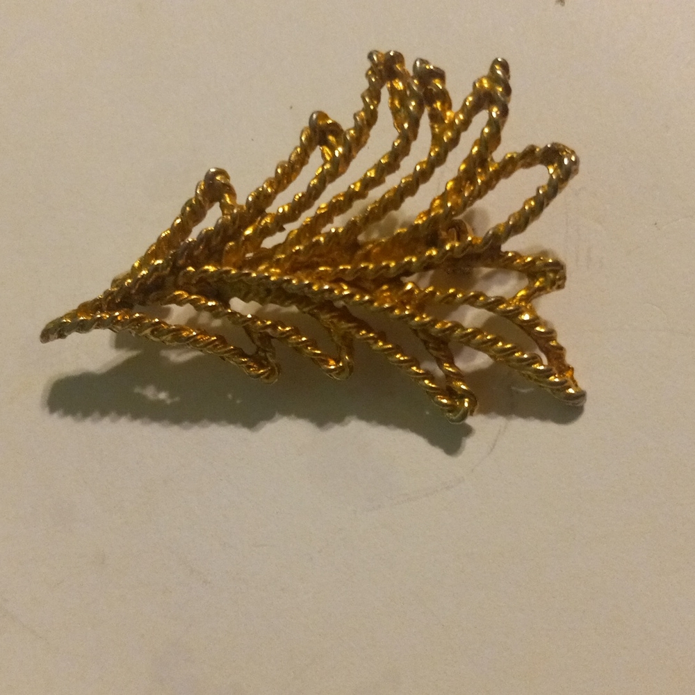 Tree broach